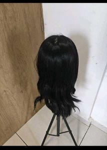 Black Wavy Wig With Stand