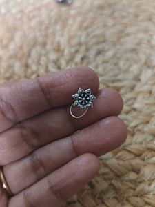 92.5 | Silver Wired Nose Pin