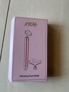 Nykaa Vibrating Face Roller With Under eye Massager In Rose Quartz