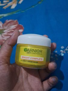 Garnier Bright Complete VitaminC Serum Cream