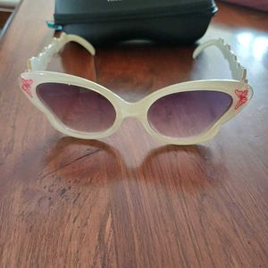 Kids Butterfly Sunglasses in Vincent Chase case