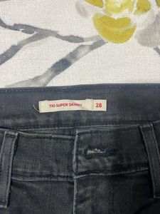 Levi’s Black Ankle Jean For Women