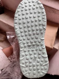 Nike Trend Sneakers( Size 6)