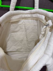 akiiko beige Tote Bag