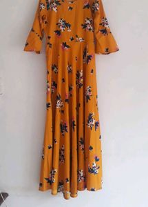 GREAT PRiCE DROP🔥 YELLOW FLORAL RPINTED GOWN