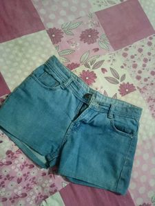 stretchable Denim Shorts