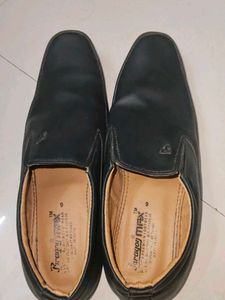Paragon Max Black Leather Formal Shoes