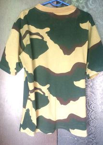 🌟🏵️camouflage T-Shirt 44 inches chest size🌟