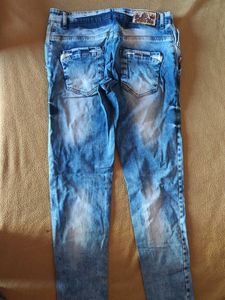 it&#39;s a jeans with good condition only used once an