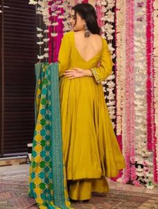 Kurta set With Dupatta And Bottomwear