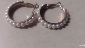 Round shape earrings with pearls