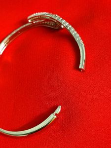Elegant Snake Design Bracelet – Brand New &amp; Unused