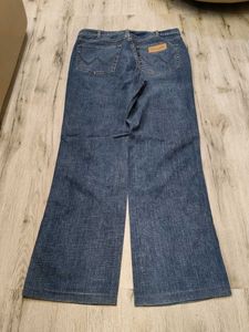 Ma2482 Wrangler bootcut jeans waist 34 inches