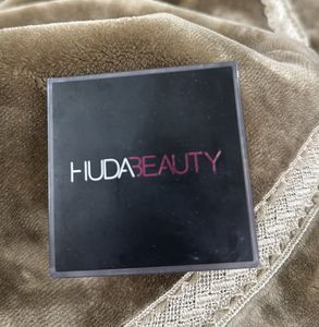 HUDABEAUTY Baking & Setting Powder