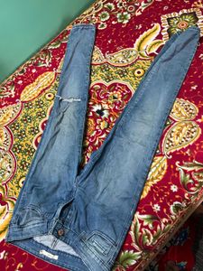 LevisRipped Skinny Jeans