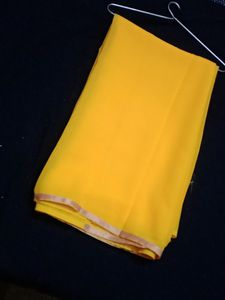 😍Bollywood Pattern Plain Saree😍