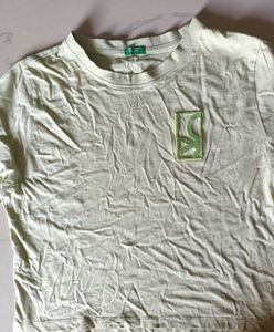 Regular Fit Round Neck Solid Pattern T-shirt