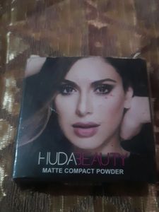 Huda Beauty Matte Compact Powder