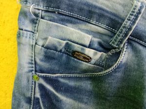 Women Damage Jeans.