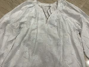 3D Floral Emb Blouse