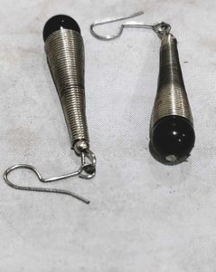 Hanging earrings, black