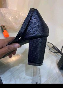 Black heel for women