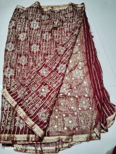 Maroon &amp; Gold Embroidered Bandani Saree