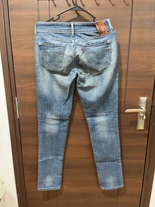 Levi’s Jeans for Grabs