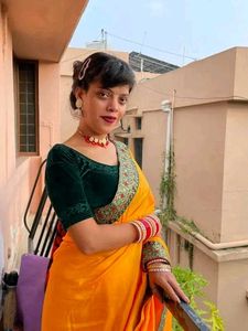 women trending saare