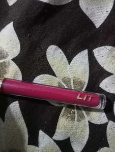 MyGlamm Berry Kiss Lipstick