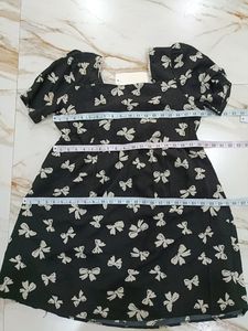 Georgette Frock With Pearls On The Neck