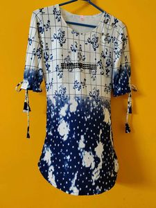 Trendy Blue & White Floral Printed Crepe Top – M