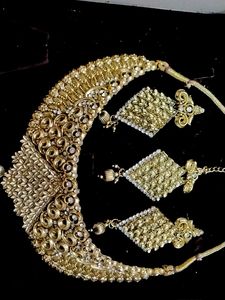 Necklace Set With Earrings And Mangtikka