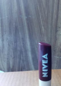 Nivea Lip Balm Berry Shine