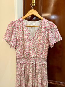 Forever New Floral Dress 🌷