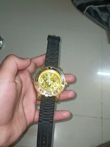 Stylish Gold Wrist Watch