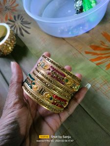 6 Bangles Diomond And Stone Stylish