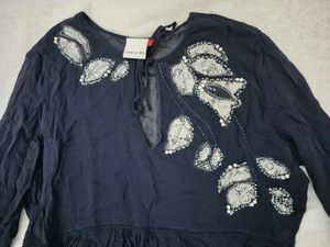 Stylish lulu and sky top