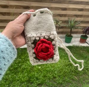 A Cutesy Crochet Rose Sling Bag