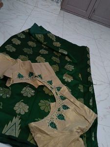 Saree With Gold Blouse
