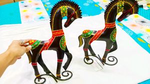 Combo Of 2 Metal Art Horses Decor