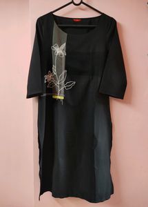 W Elegant Black Kurta With White Flower Embroidery