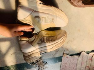 Off White Women Sneakers🌸🦋❤️
