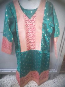 Elegant Green &amp;Red KurtaPant Set