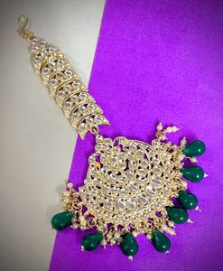 Monkdecor Green Design festive mathapatti And Earring Set .