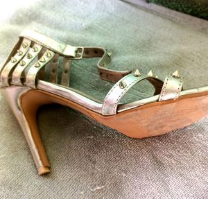 I am Selling Heel