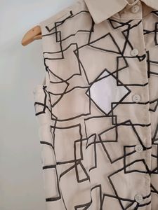 Geometric Sleeveless Button-Up