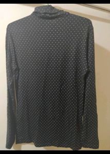 Turtle neck polka dot sweater style