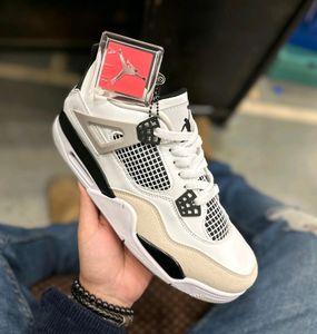 Jordan Retro 4