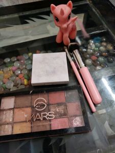 Eyeshadows Kit with 2 brushes